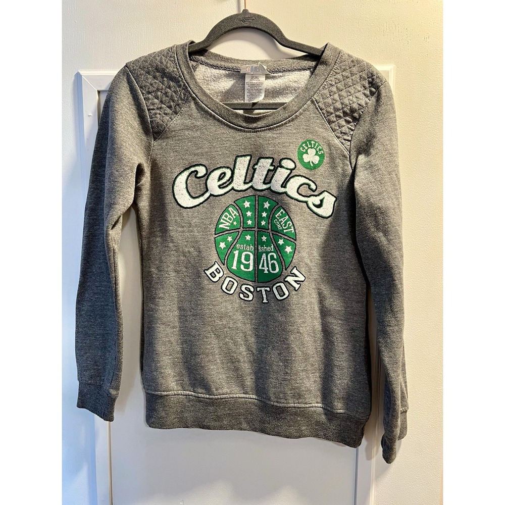 NBA Boston Celtics Basketball Gray Crewneck Sweatshirt, Women’s Small 35” Chest